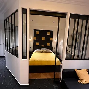 Cosy Sur Les Champs-elysées France